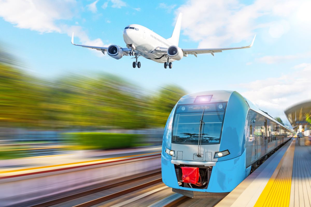 Trasporti: i treni due volte più costosi degli aerei in Europa. Come premiare i mezzi meno inquinanti? 