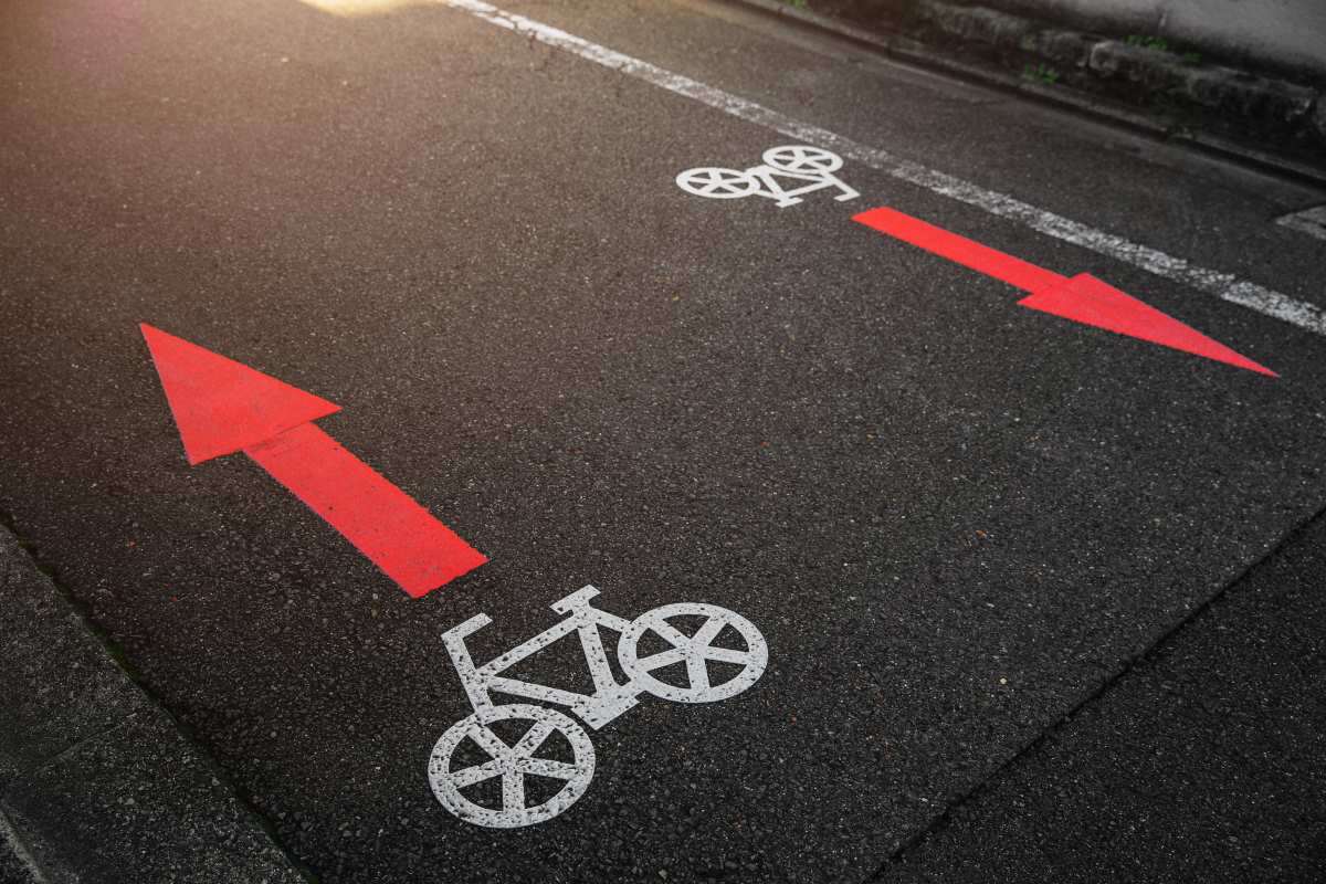 Mobilità a due ruote, a Milano la prima ciclabile con asfalto 100% green