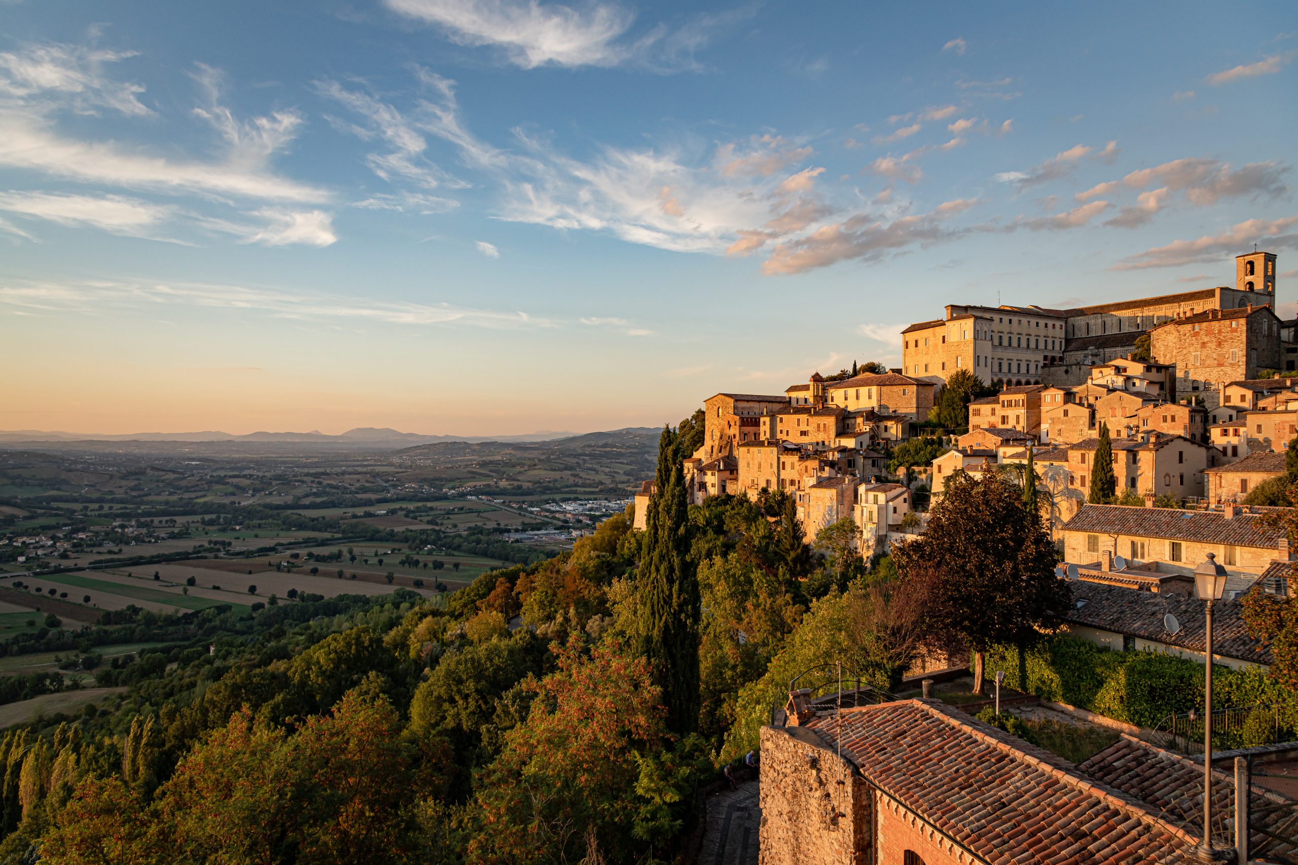 Hiddenz porta l’AI nei borghi e punta sul turismo sostenibile